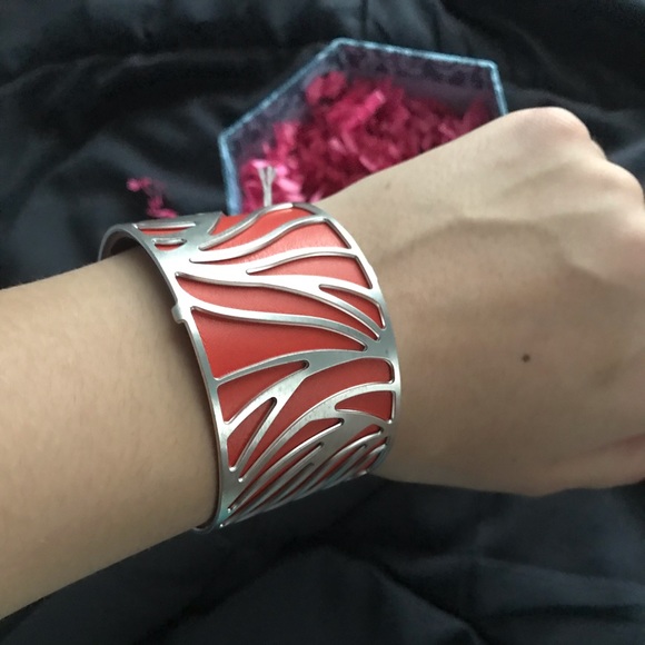 French Hand Cuff